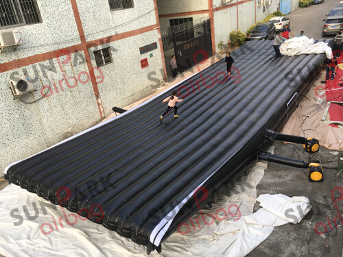 Seamless Workmanship of Inflatable FMX Air Landing